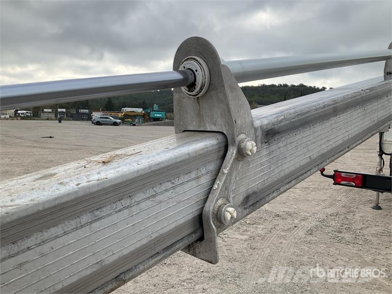 Multitel MT240 24 m on Iveco-Multitel 4x2 Camion Nacelle Bu Auto korpe