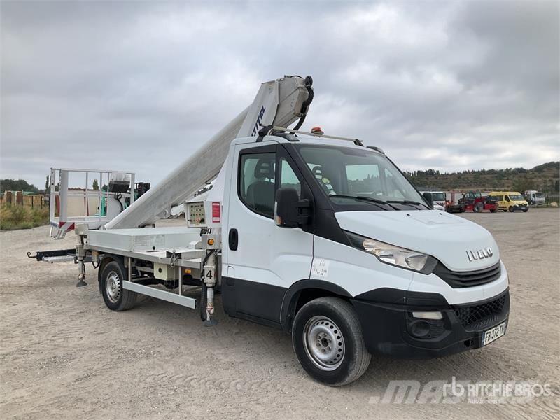 Multitel MT240 24 m on Iveco-Multitel 4x2 Camion Nacelle Bu Auto korpe