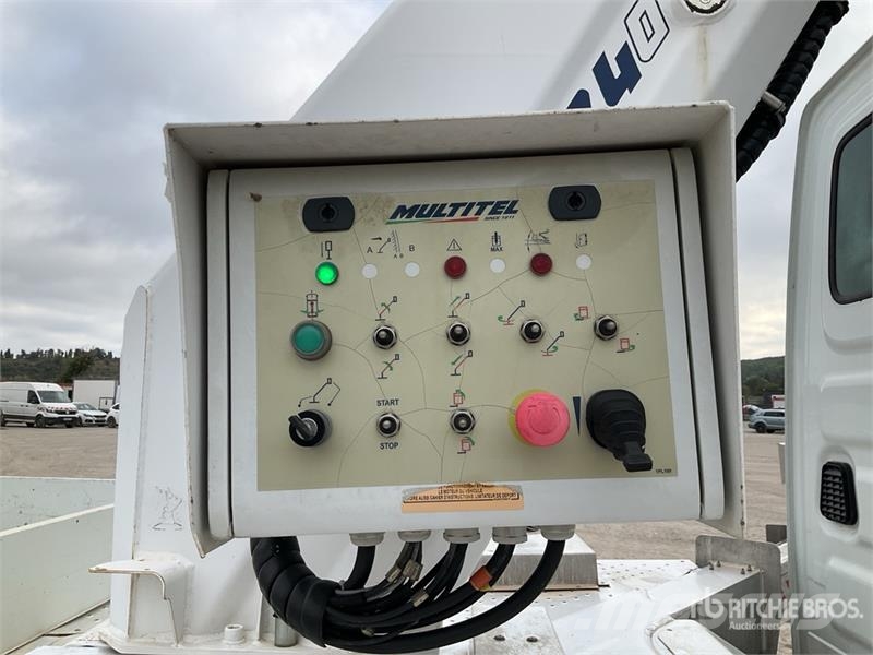 Multitel MT240 24 m on Iveco-Multitel 4x2 Camion Nacelle Bu Auto korpe