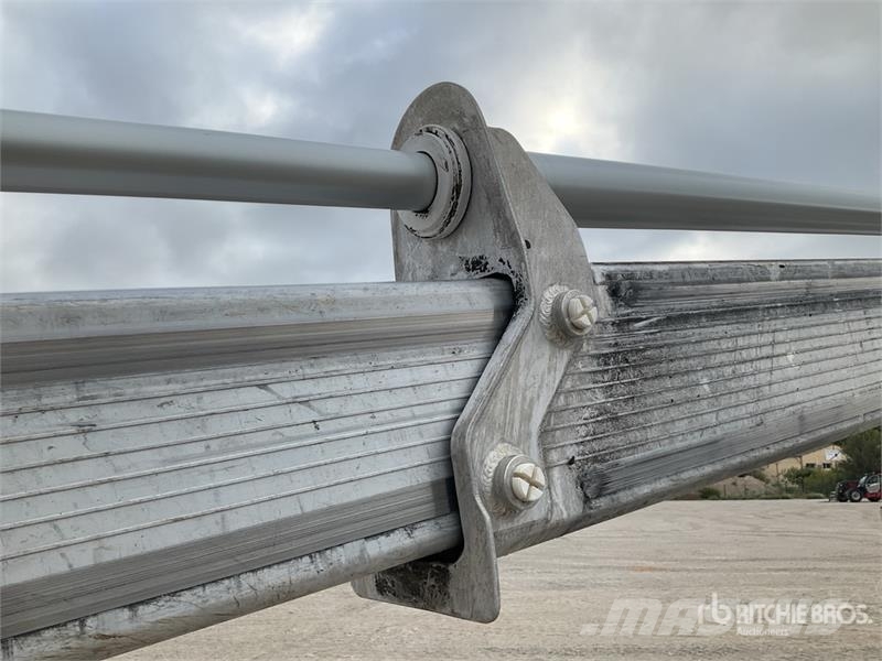 Multitel MT240 24 m on Iveco-Multitel 4x2 Camion Nacelle Bu Auto korpe