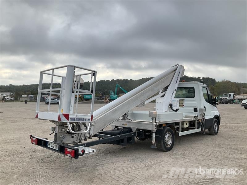Multitel MT240 24 m on Iveco-Multitel 4x2 Camion Nacelle Bu Auto korpe