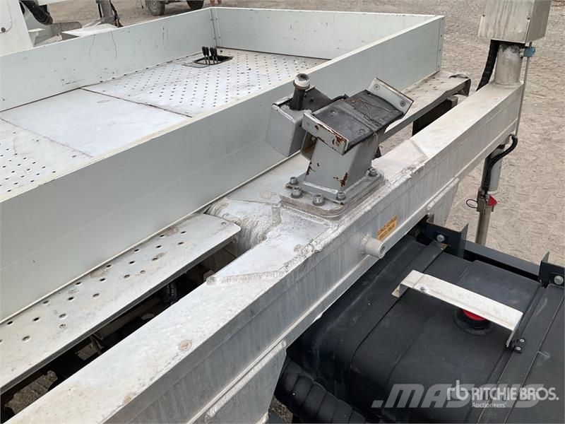 Multitel MT240 24 m on Iveco-Multitel 4x2 Camion Nacelle Bu Auto korpe