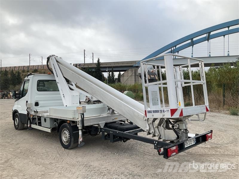 Multitel MT240 24 m on Iveco-Multitel 4x2 Camion Nacelle Bu Auto korpe