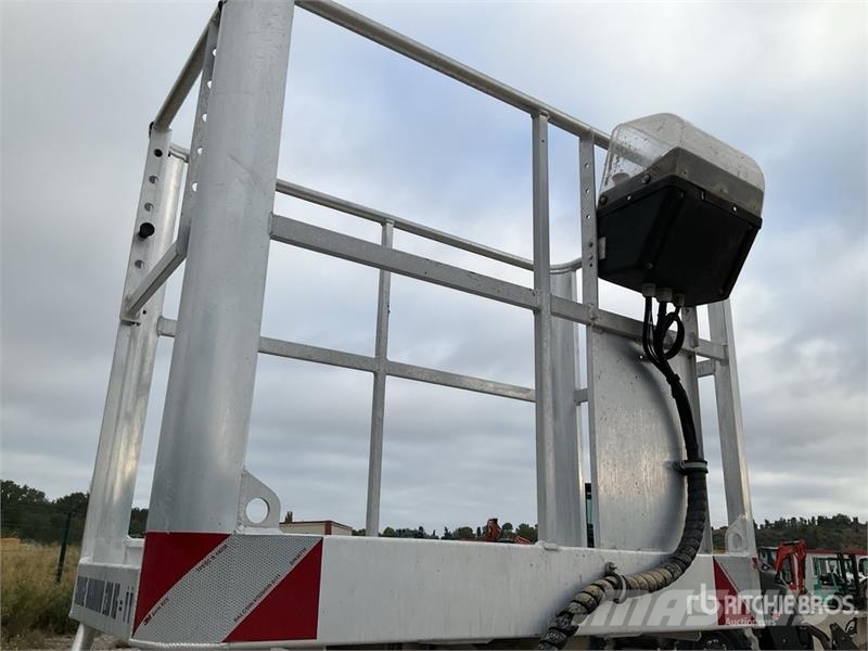 Multitel MT240 24 m on Iveco-Multitel 4x2 Camion Nacelle Bu Auto korpe