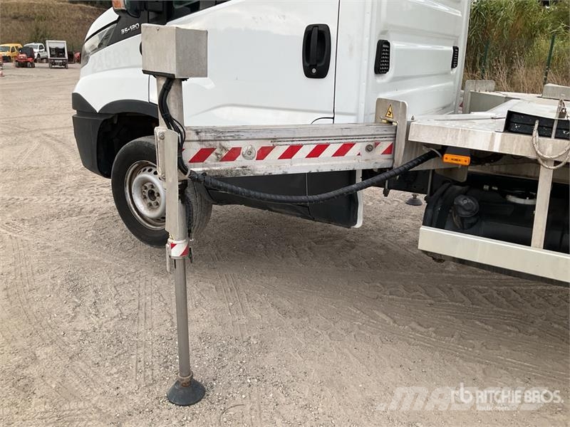 Multitel MT240 24 m on Iveco-Multitel 4x2 Camion Nacelle Bu Auto korpe