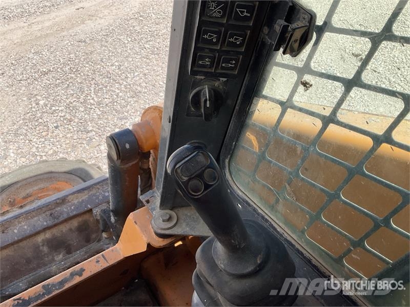 Mustang 1650R 滑移轉向裝載機