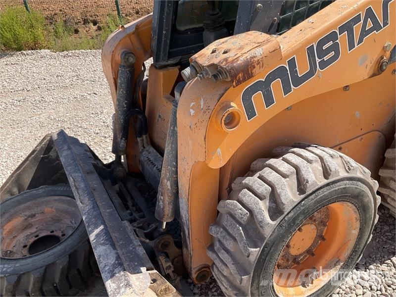Mustang 1650R 滑移轉向裝載機