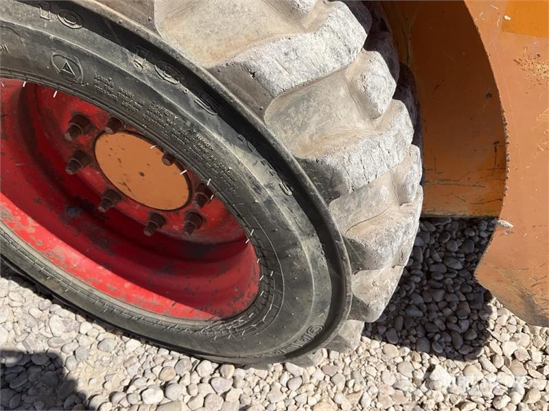 Mustang 1650R 滑移轉向裝載機