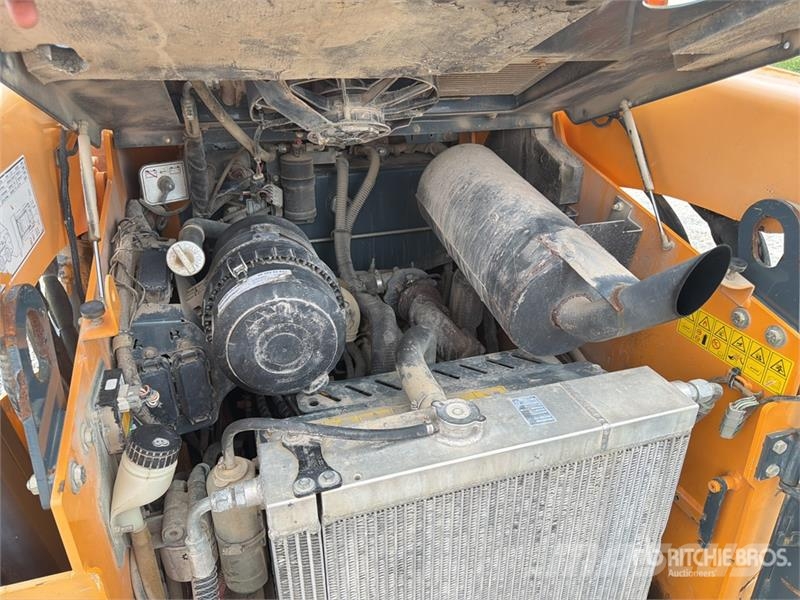 Mustang 2700V Skid steer mini nakladalci