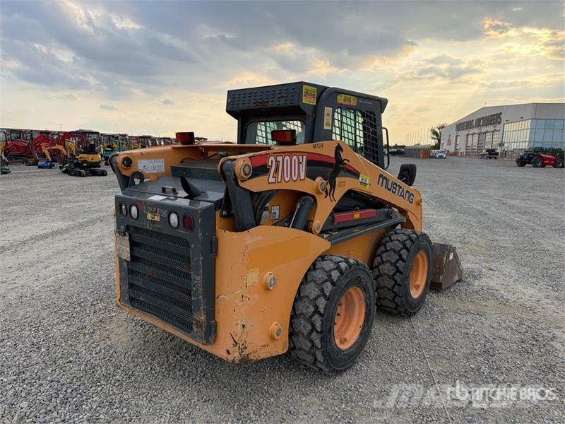 Mustang 2700V Skid steer mini nakladalci