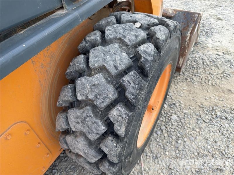 Mustang 2700V Skid steer mini nakladalci