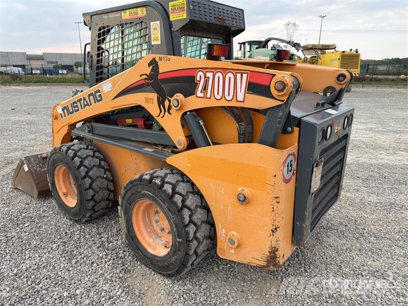 Mustang 2700V Skid steer mini nakladalci