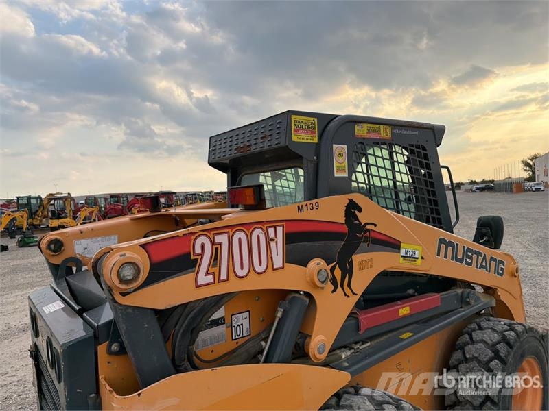 Mustang 2700V Skid steer mini nakladalci