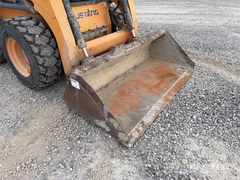 Mustang 2700V Skid steer mini nakladalci