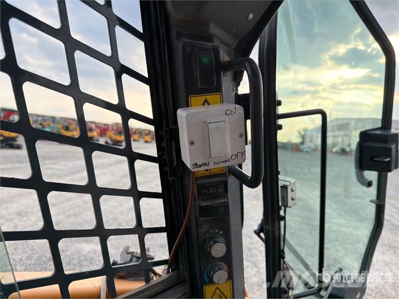 Mustang 2700V Skid steer mini nakladalci