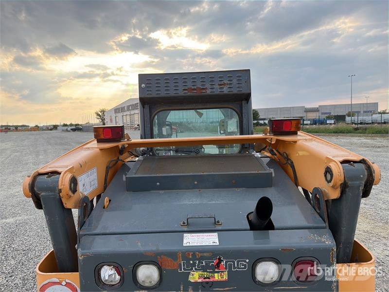 Mustang 2700V Skid steer mini nakladalci