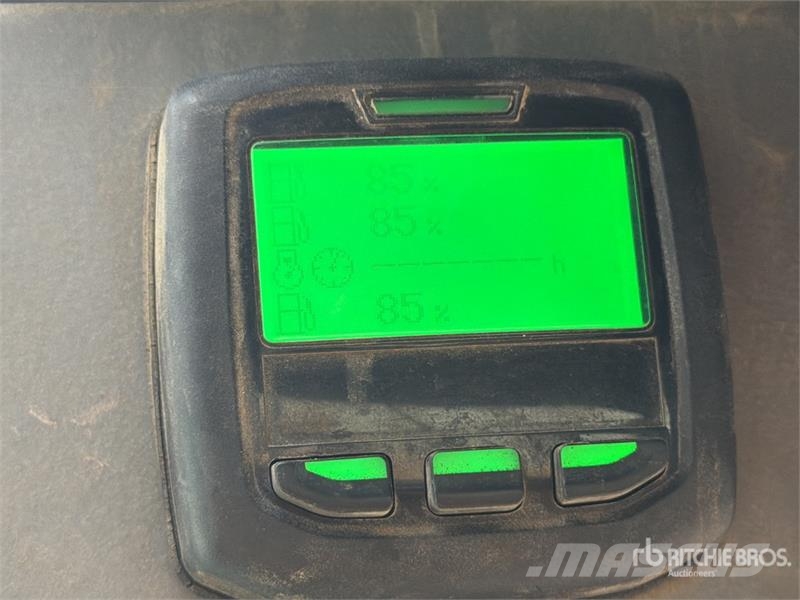 Mustang 2700V Skid steer mini nakladalci