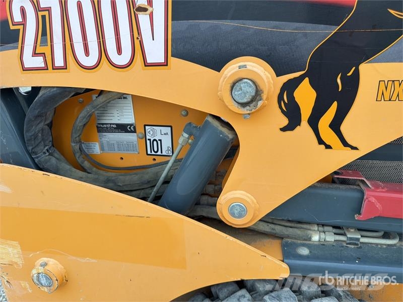 Mustang 2700V Skid steer mini nakladalci