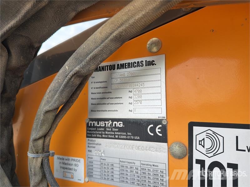 Mustang 2700V Skid steer mini nakladalci