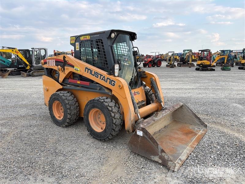 Mustang 2700V Skid steer mini nakladalci