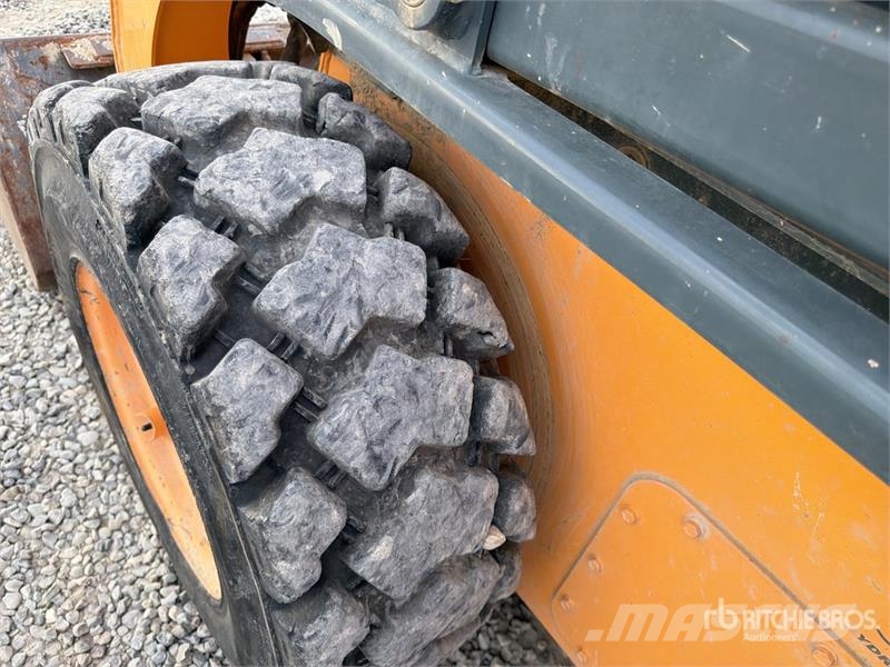 Mustang 2700V Skid steer mini nakladalci
