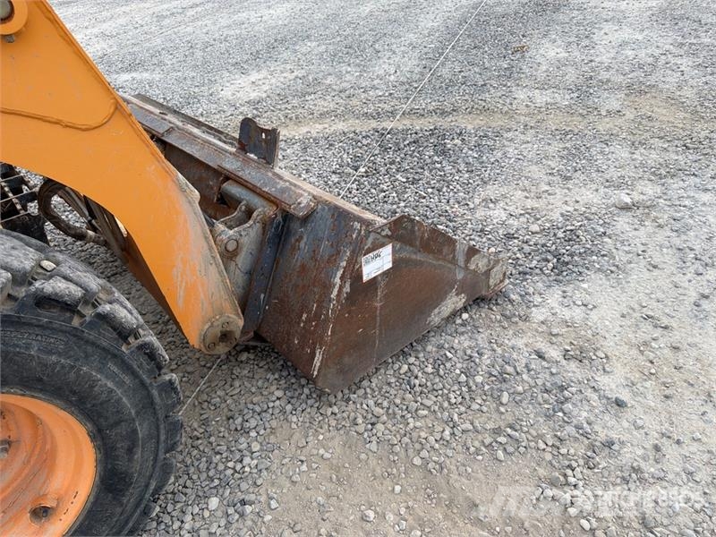 Mustang 2700V Skid steer mini nakladalci