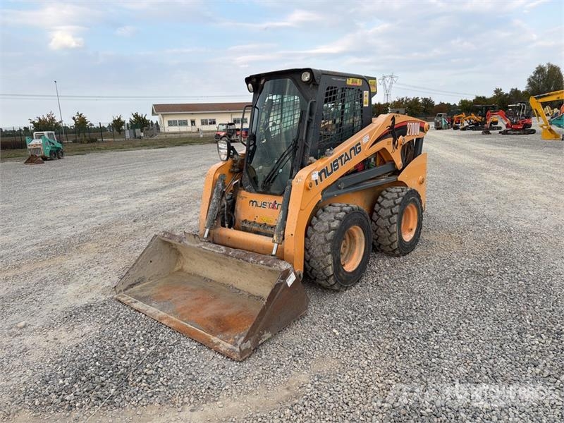 Mustang 2700V Skid steer mini nakladalci