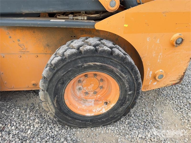Mustang 2700V Skid steer mini nakladalci