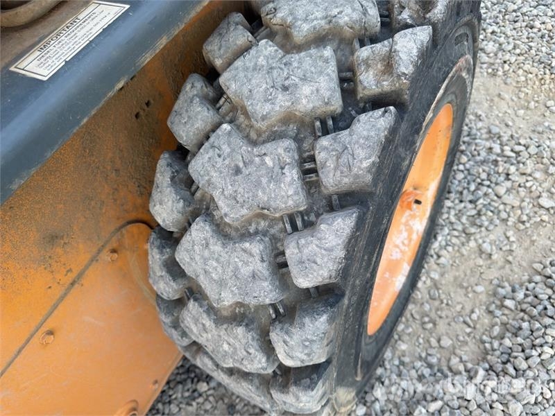Mustang 2700V Skid steer mini nakladalci
