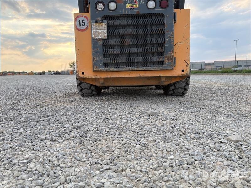 Mustang 2700V Skid steer mini nakladalci
