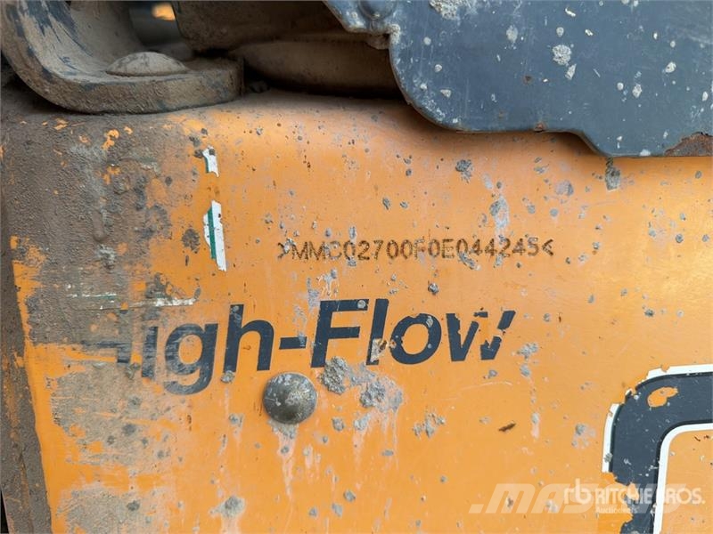 Mustang 2700V Skid steer mini nakladalci