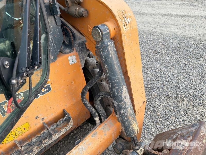 Mustang 2700V Skid steer mini nakladalci
