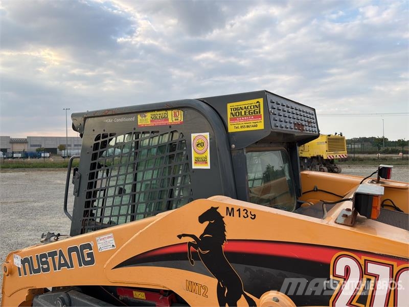 Mustang 2700V Skid steer mini nakladalci
