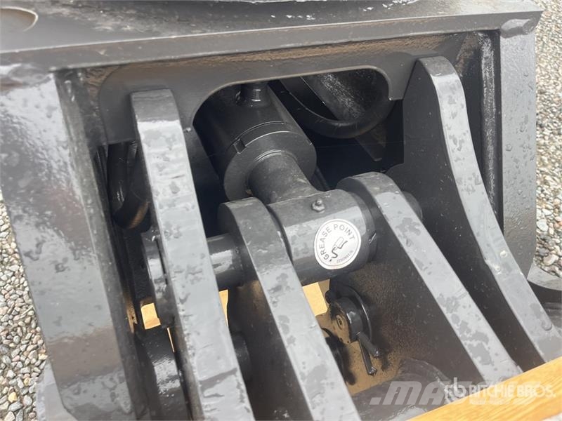 Mustang GRP1000 Grapples