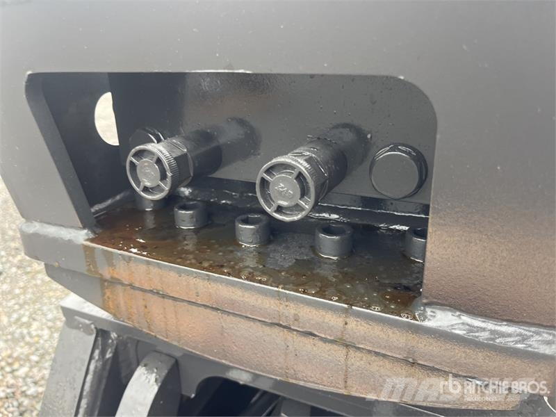 Mustang GRP1000 Grapples