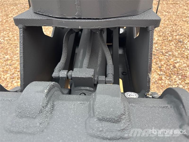 Mustang GRP200 Demolition Grapple (Unused) Pinzas