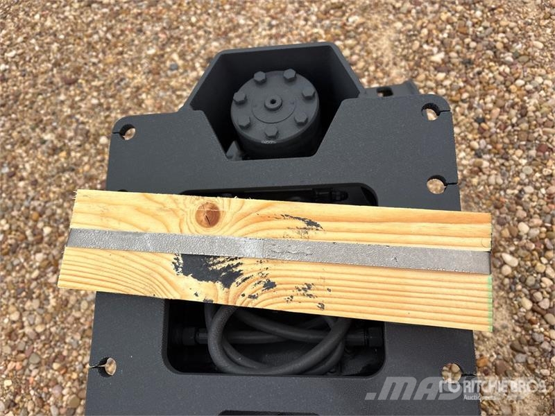 Mustang GRP200 Demolition Grapple (Unused) Pinzas