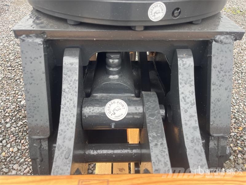 Mustang GRP750 Grapples