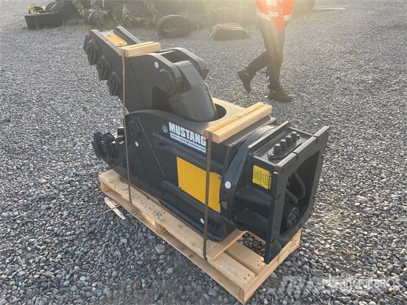 Mustang R10 Rotating Demolition Pulverizer (Unused) Crushers