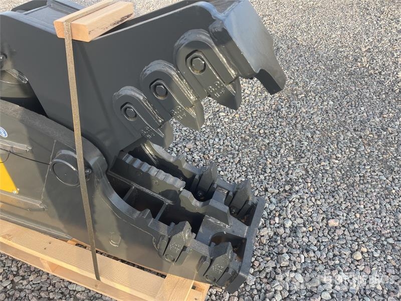 Mustang R10 Rotating Demolition Pulverizer (Unused) Crushers