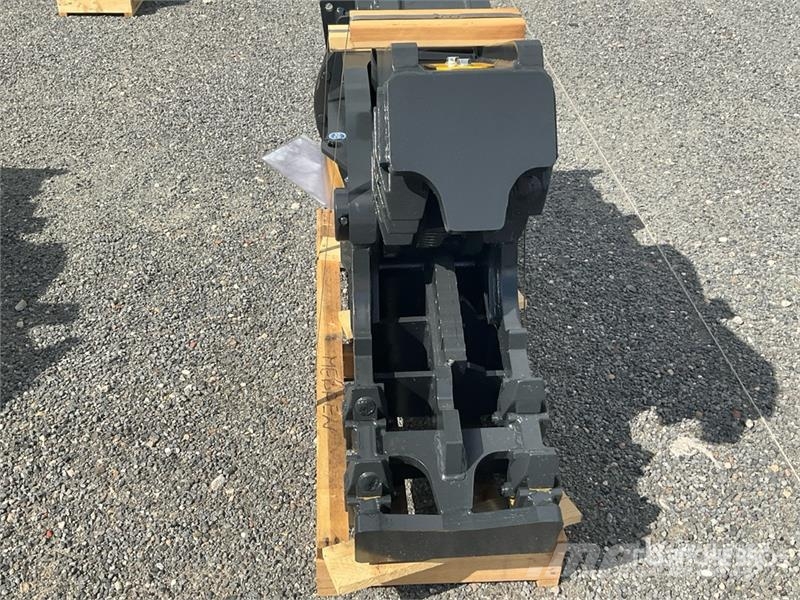 Mustang RH10 Demolition Pulverizer (Unused) جراشات البناء