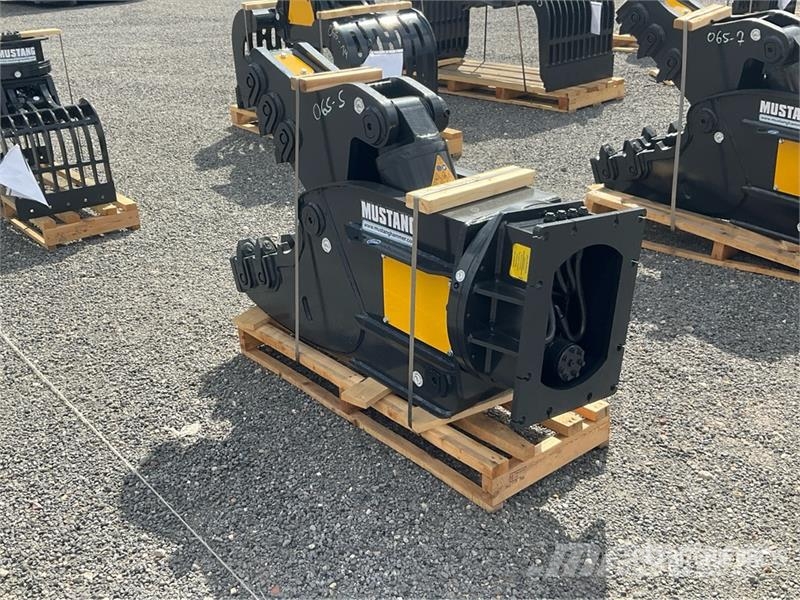 Mustang RH10 Demolition Pulverizer (Unused) جراشات البناء