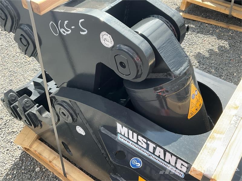 Mustang RH10 Demolition Pulverizer (Unused) جراشات البناء