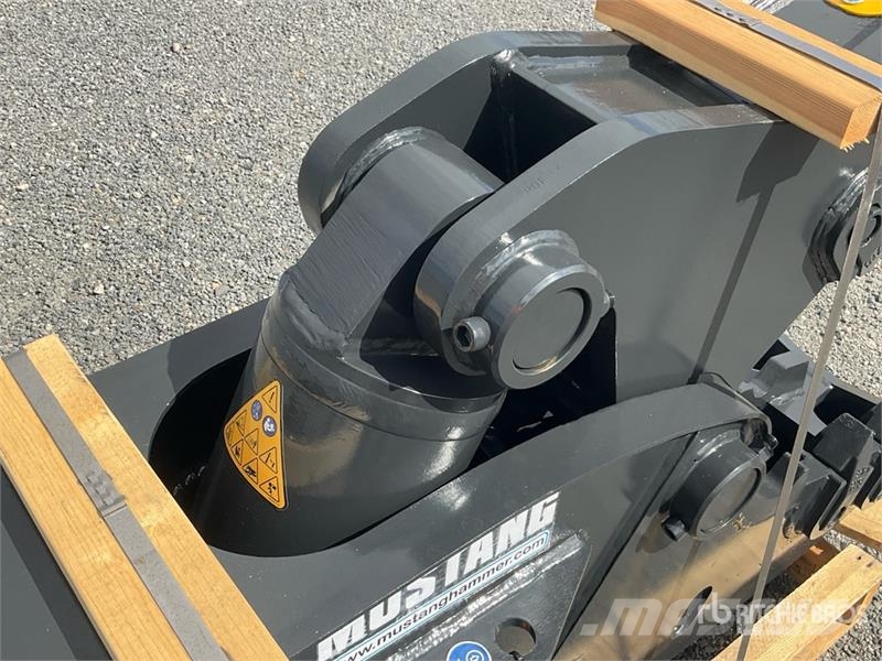 Mustang RH10 Demolition Pulverizer (Unused) جراشات البناء