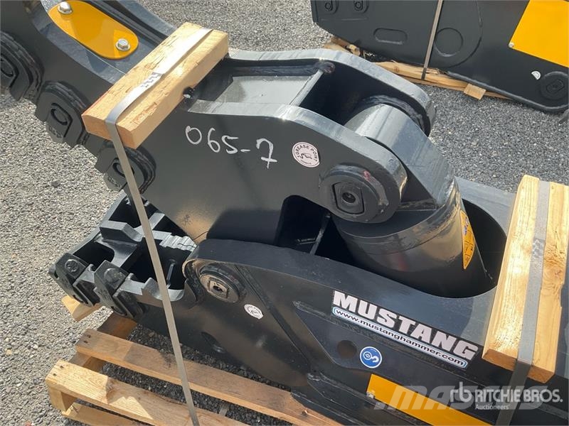 Mustang RH15 Demolition Pulverizer (Unused) جراشات البناء