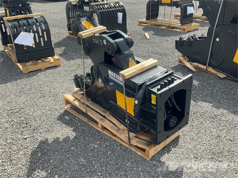 Mustang RH15 Demolition Pulverizer (Unused) جراشات البناء