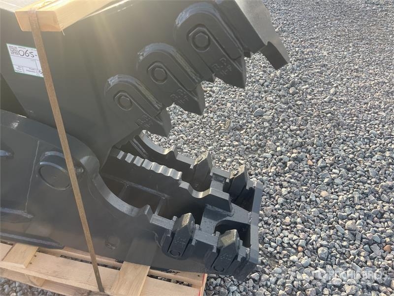 Mustang RH16 Crushers