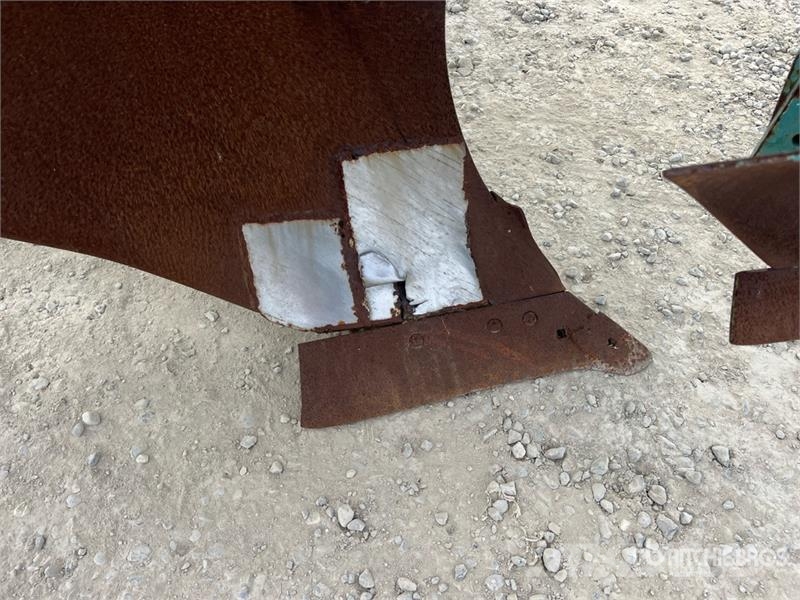 Nardi 3 Bottom Breaking Plow Plows