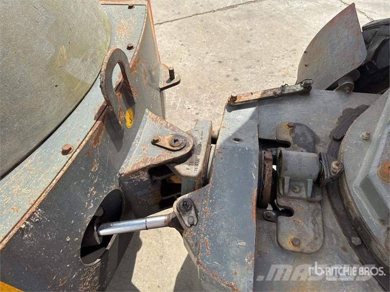 Neuson 3001 عربات نقل قلابة للمواقع