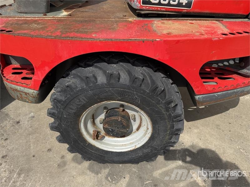 Neuson 3001 عربات نقل قلابة للمواقع